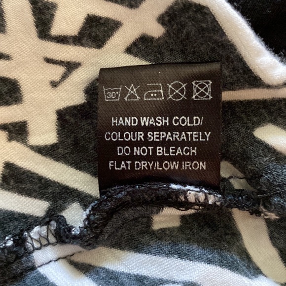 Miss Nikky top size medium - Picture 7 of 7